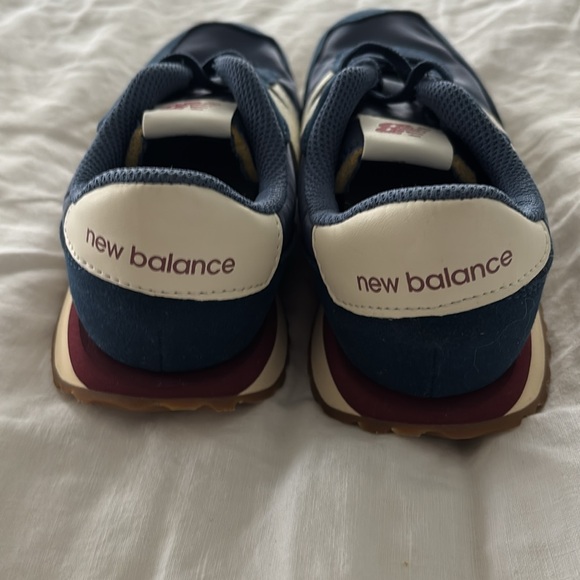 New Balance Classic Navy Kids Sneakers - Picture 5 of 7